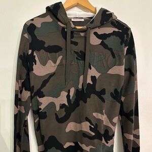 Valentino Garavani camouflage-print logo hoodie size M